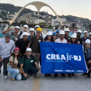Crea Júnior leva estudantes de engenharia a uma viagem aos bastidores do Sambódromo