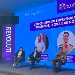 CREA-RJ participa de debate inédito sobre a instalação de eletropostos em prédios, durante a Rio Innovation Week