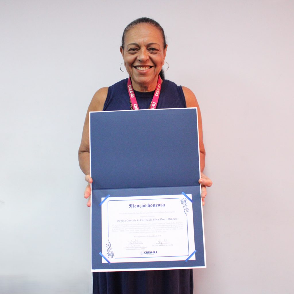 Câmara Especializada de Engenharia Elétrica do CREA-RJ presta homenagem à engenheira eletricista Regina Moniz