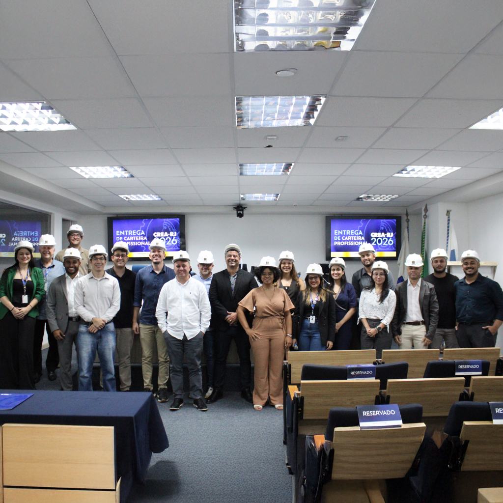 Entrega de carteiras profissionais marca o início da carreira de novos engenheiros e engenheiras