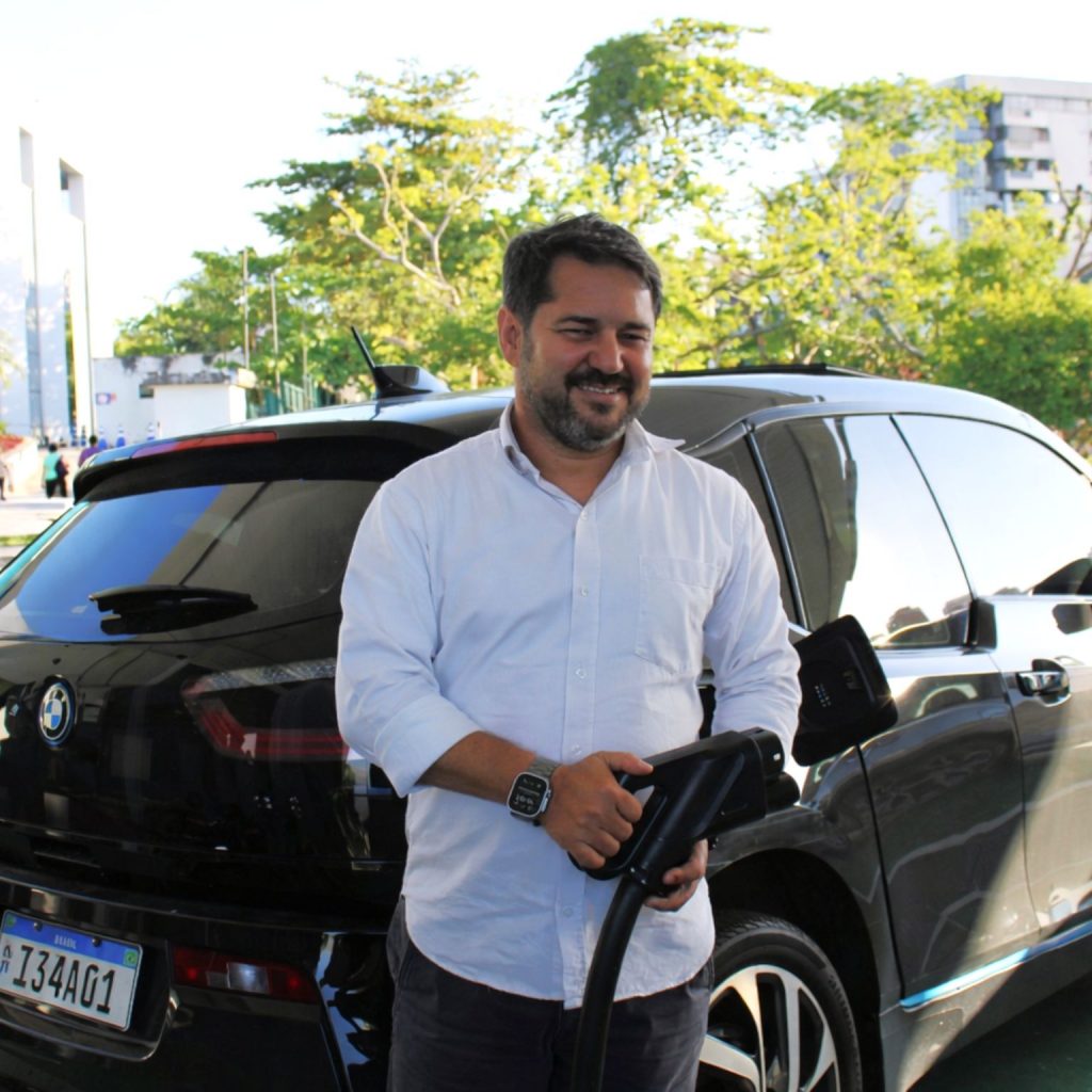 Gustavo Tannure, CEO da EZVolt, fala sobre a carência de eletropostos públicos no Brasil e esclarece dúvidas sobre carregamento