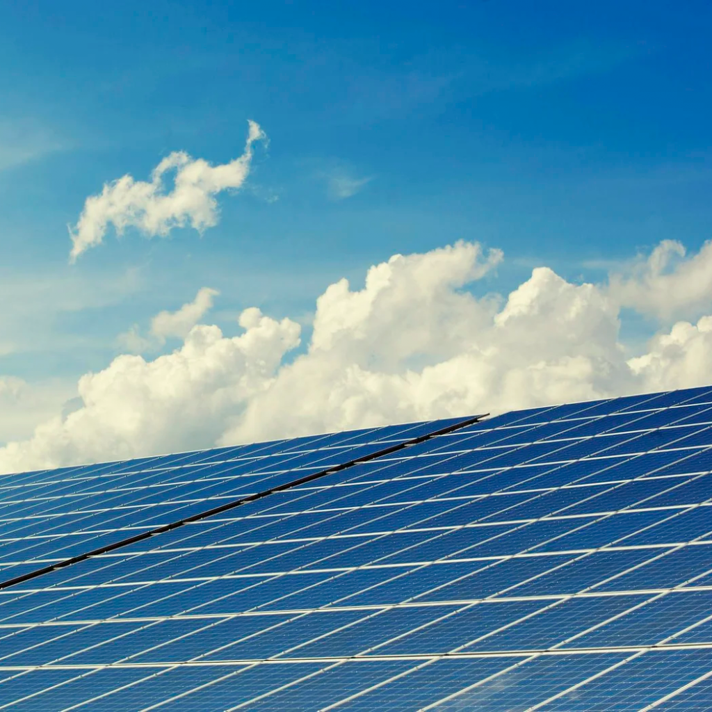 Energia solar viabiliza fábrica de gelo e fortalece pesca em comunidade ribeirinha no Amazonas